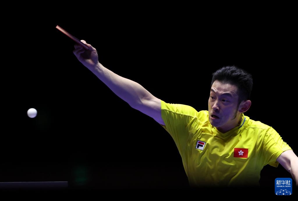 人在攻防两 人在攻防两